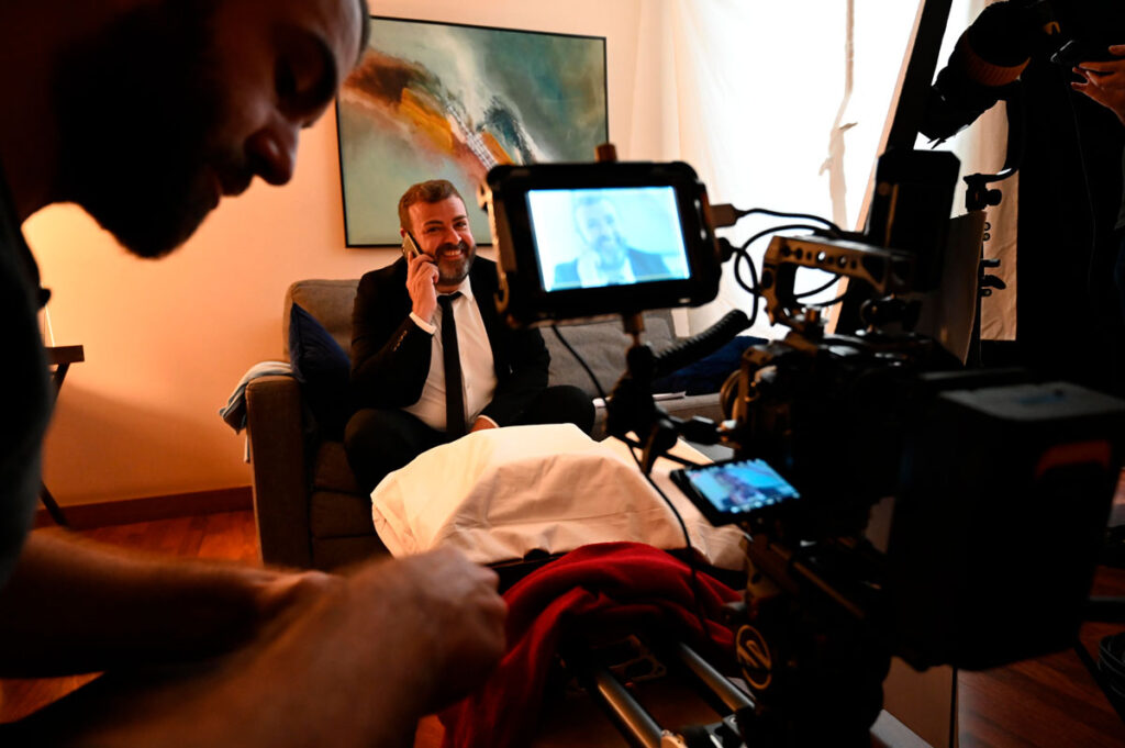Corto descanse siempre en paz, corto humor negro, corto comedia, cine aragonés, ignacio romanos, javier zapater actor, jorge bicho, teatro bicho, audiovisual aragonés, cortometraje aragonés, corto aragonés, josé ángel guimerá, director castelnou