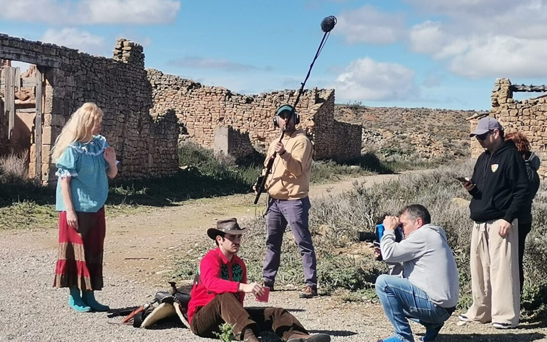 Enrique Novials rueda en Cardiel el corto western ‘The Bounty Hunter’