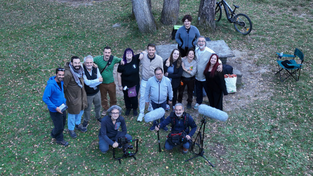 cortometraje, Jorge Aparicio, Entre un mar de árboles, salud mental, Biescas, Huesca, cine español, microteatro, Fundación Rey Ardid, Asociación Paso a Paso, prevención del suicidio, naturaleza, rodaje, actores, dirección de casting, La Ballena Producciones, estreno, Zaragoza, CPA Salduie, conciencia social, abandono familiar, walkie talkie, equipo de producción, cine y sociedad, cine independiente, paisajes de Aragón, cine aragonés, audiovisual aragonés